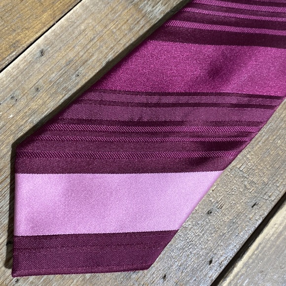 BCBG Tie - Picture 1 of 3